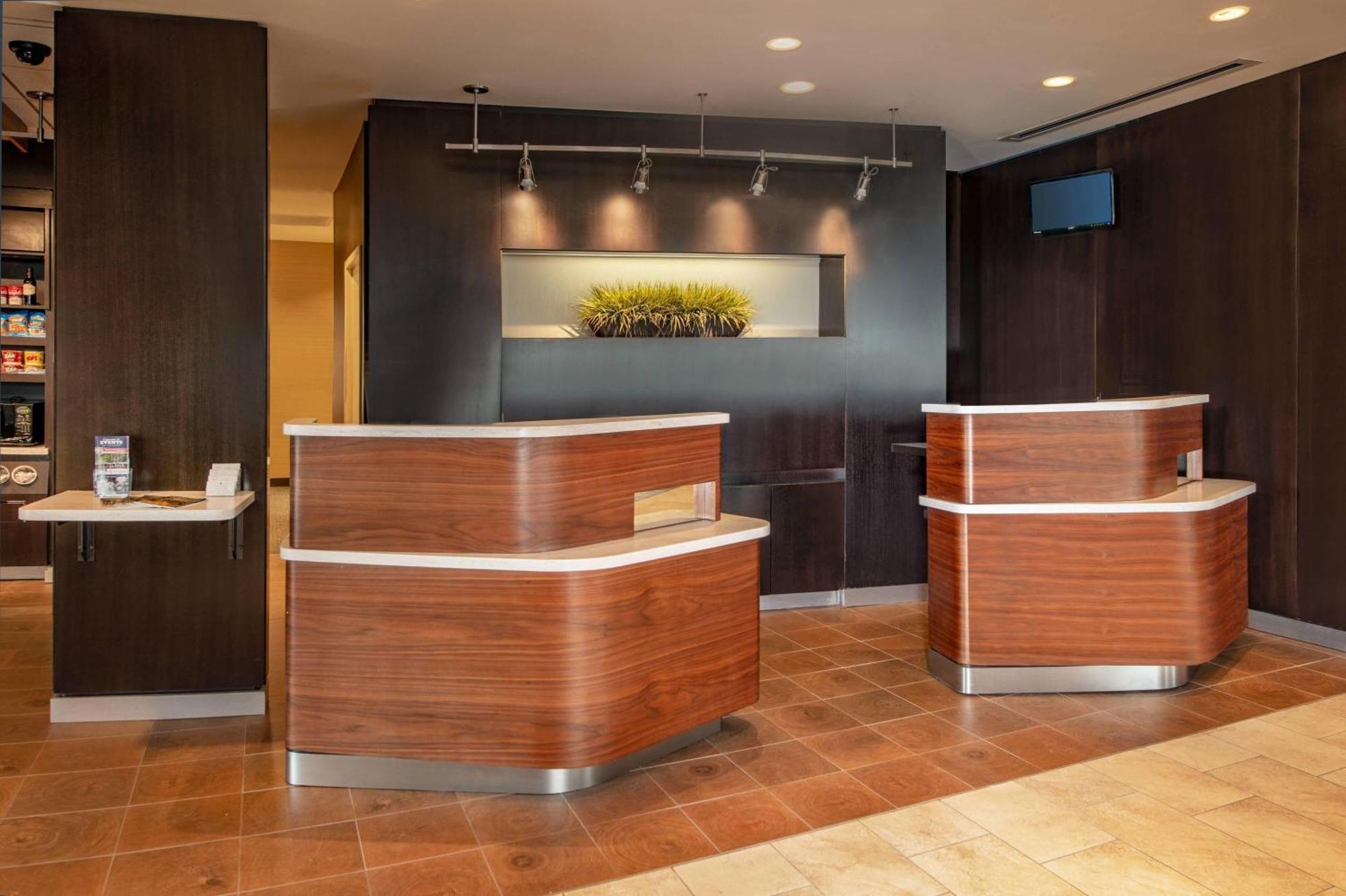 Hotel Courtyard By Marriott 2*