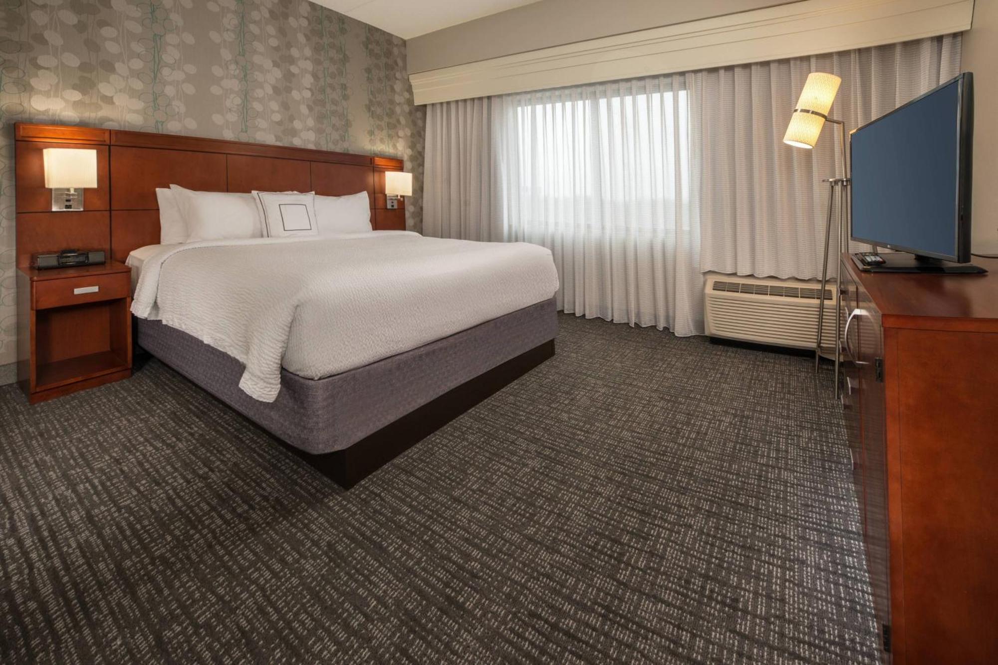 Courtyard By Marriott Hotel