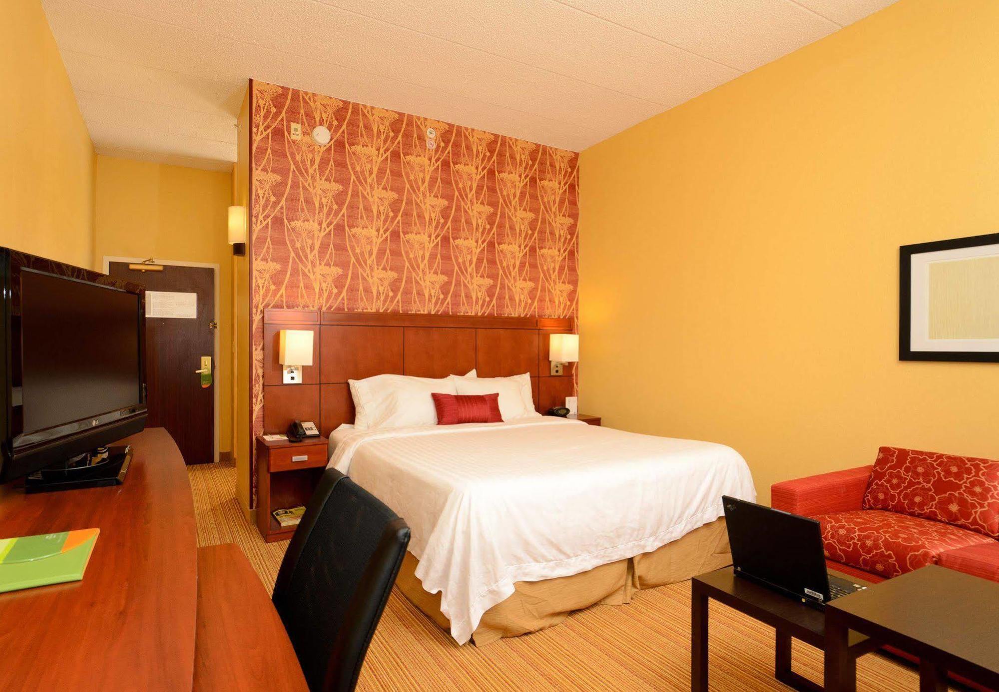 Courtyard By Marriott Hotel