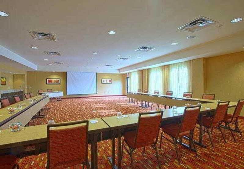 Courtyard By Marriott Hotel