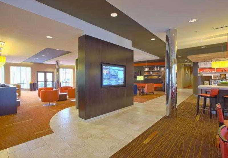 Courtyard By Marriott 2*